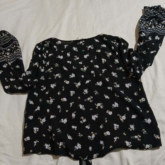 Hippie Rose Women's L Long-Sleeved Black.White Floral Tie Waist Rayon Easy Care - Picture 3 of 9